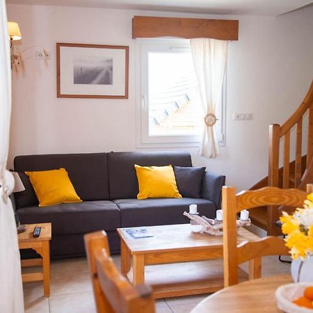Village De Gites Les Chalets De L'Aubrac อูมอง-ทูบราค ภายนอก รูปภาพ