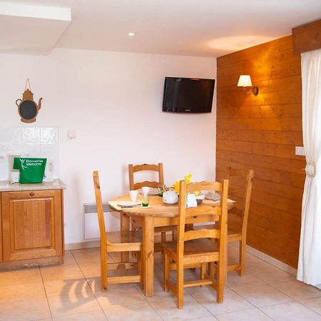 Village De Gites Les Chalets De L'Aubrac อูมอง-ทูบราค ภายนอก รูปภาพ