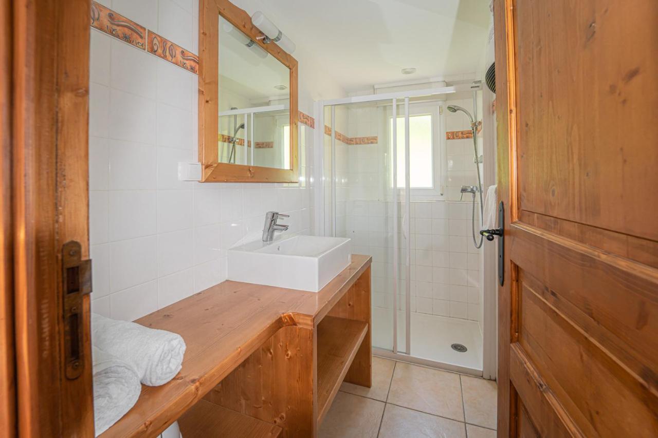 Village De Gites Les Chalets De L'Aubrac อูมอง-ทูบราค ภายนอก รูปภาพ