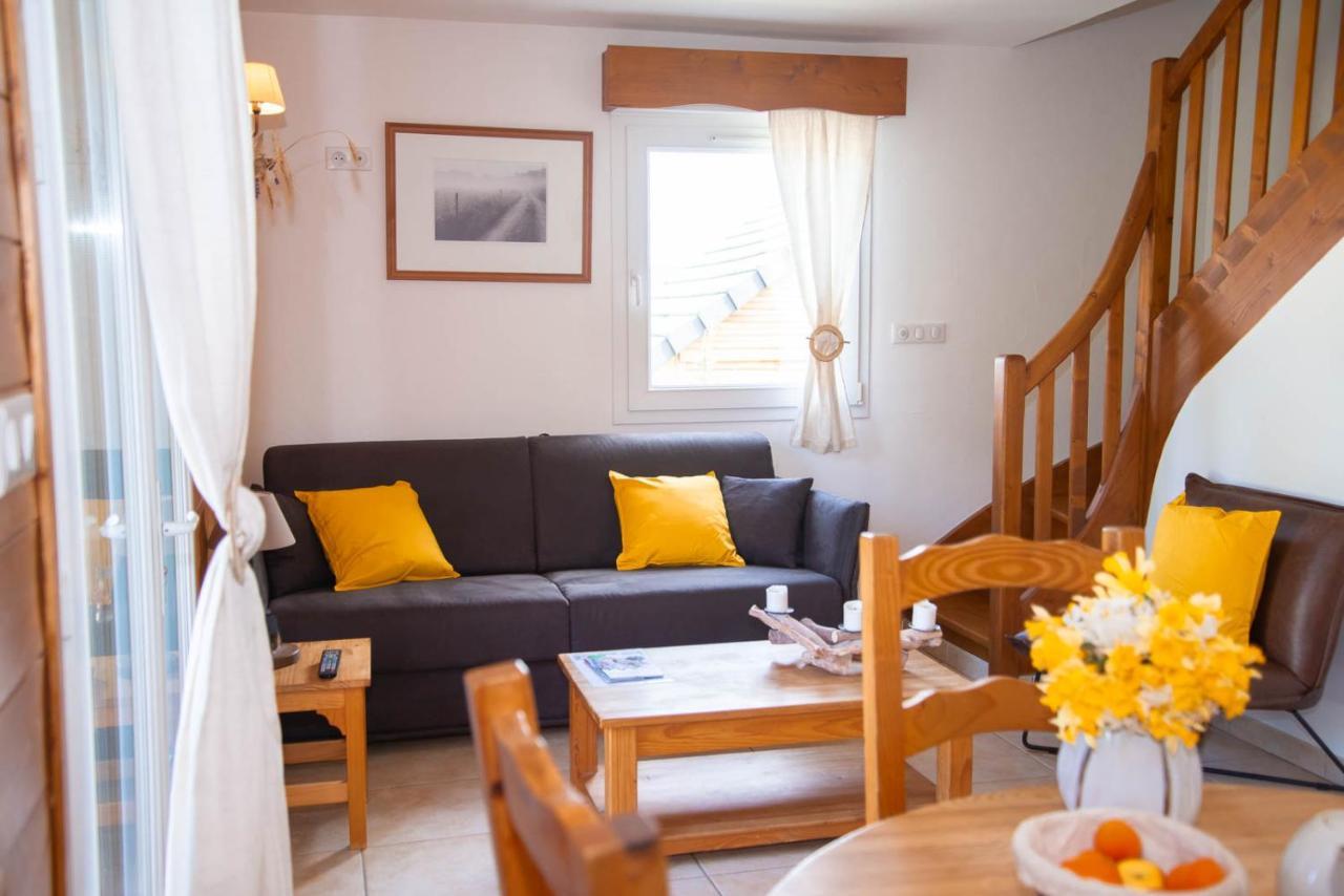Village De Gites Les Chalets De L'Aubrac อูมอง-ทูบราค ภายนอก รูปภาพ
