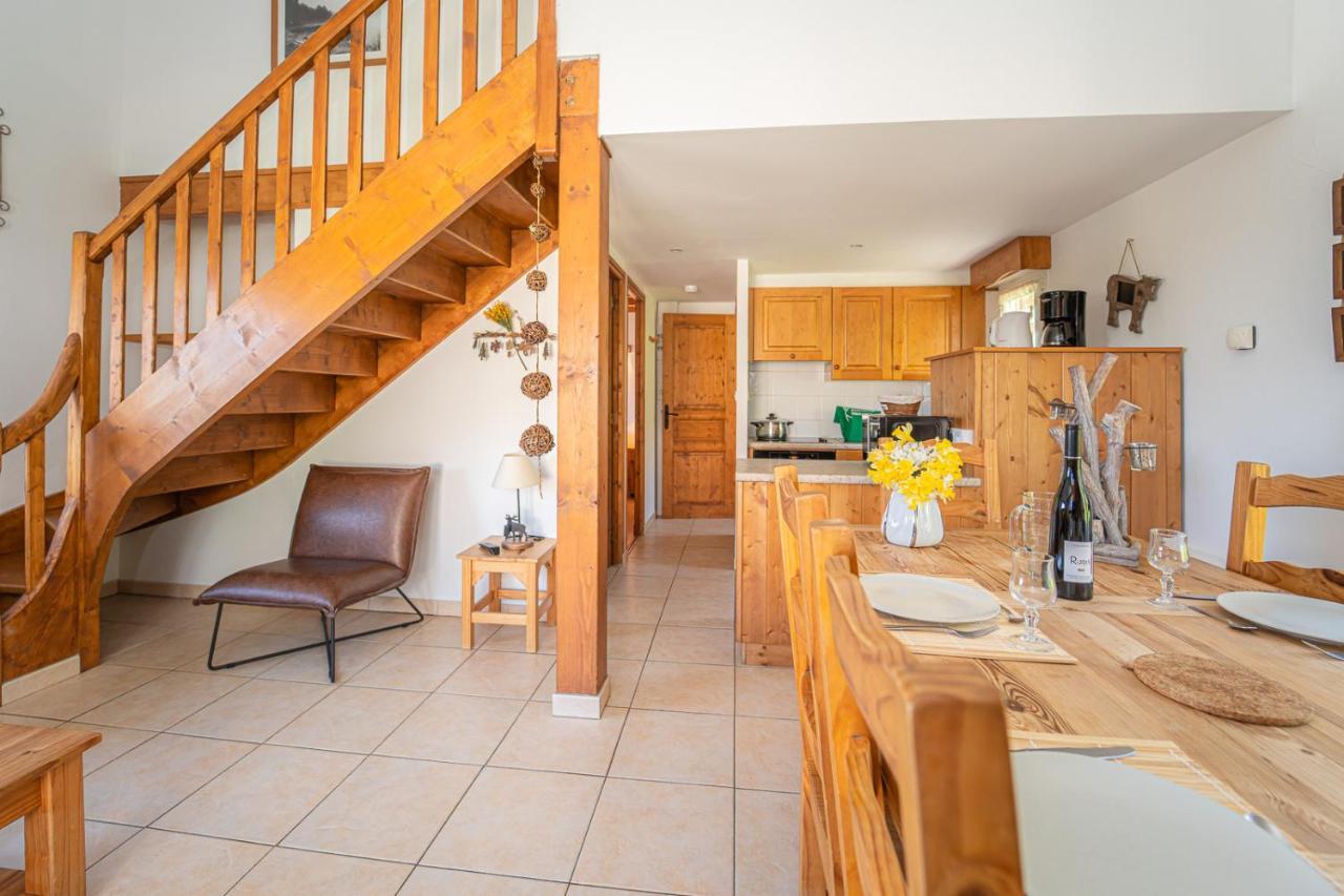 Village De Gites Les Chalets De L'Aubrac อูมอง-ทูบราค ภายนอก รูปภาพ