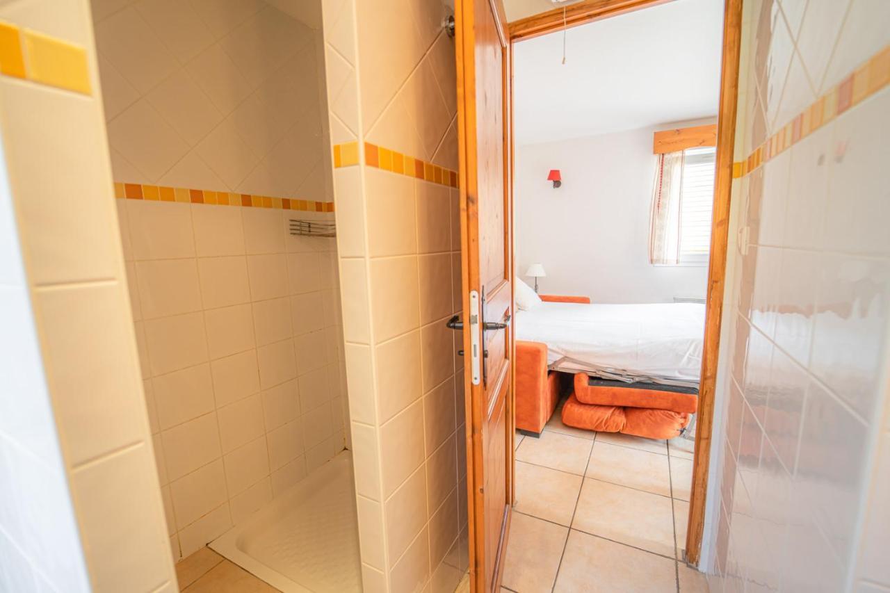 Village De Gites Les Chalets De L'Aubrac อูมอง-ทูบราค ภายนอก รูปภาพ