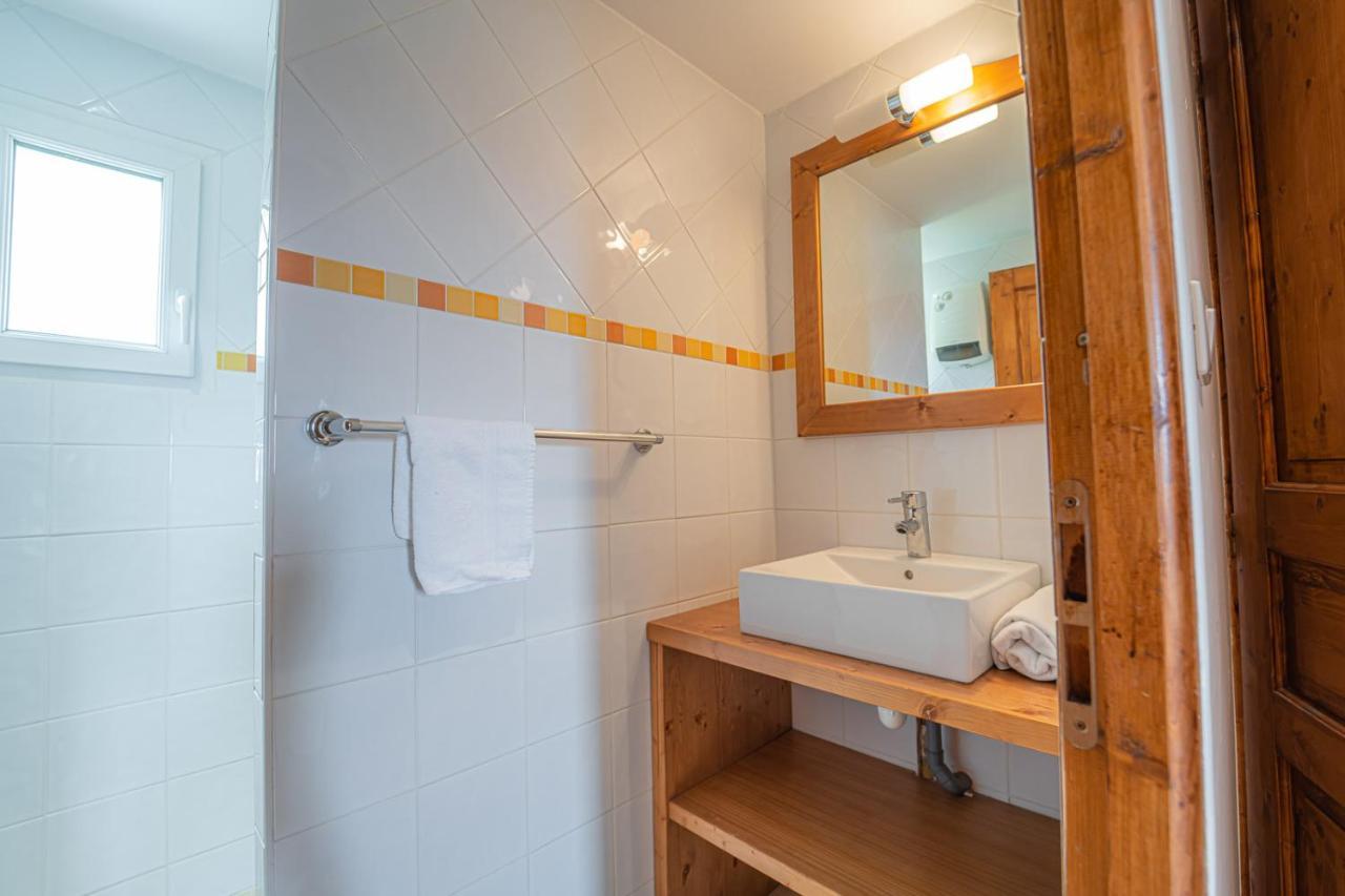 Village De Gites Les Chalets De L'Aubrac อูมอง-ทูบราค ภายนอก รูปภาพ