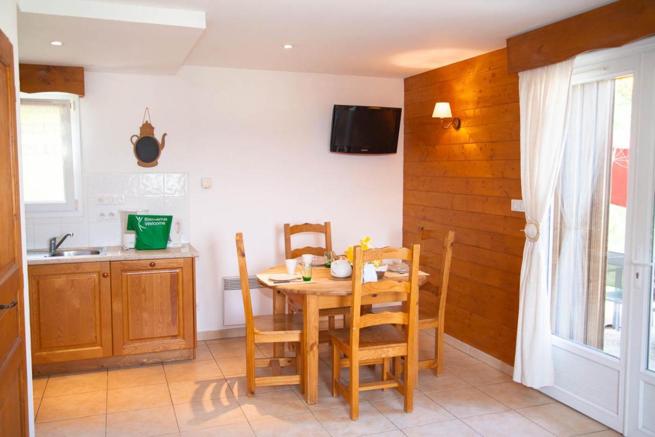 Village De Gites Les Chalets De L'Aubrac อูมอง-ทูบราค ภายนอก รูปภาพ