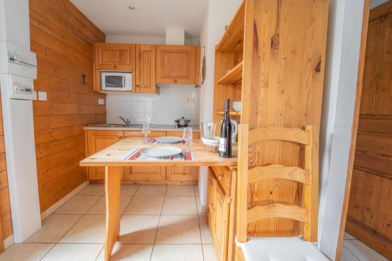 Village De Gites Les Chalets De L'Aubrac อูมอง-ทูบราค ภายนอก รูปภาพ