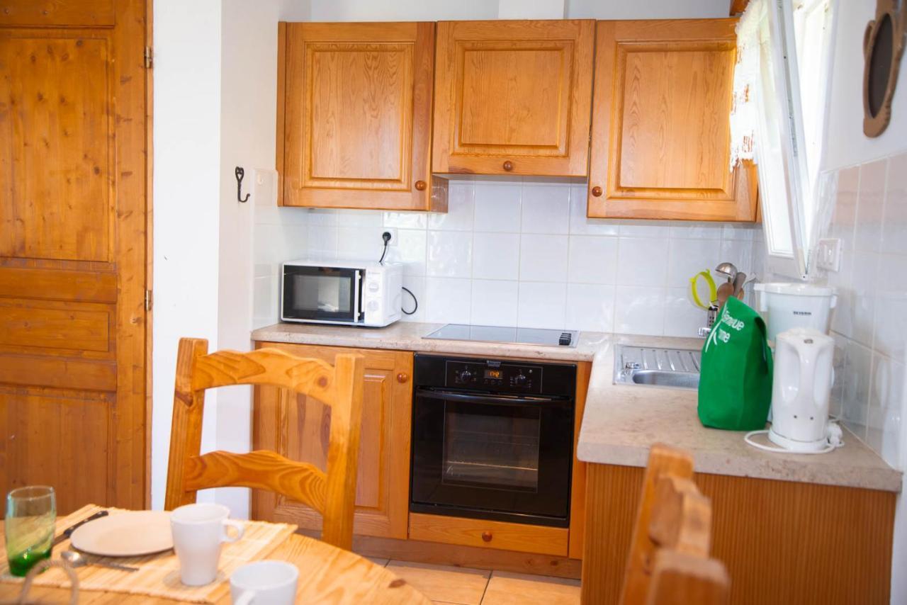 Village De Gites Les Chalets De L'Aubrac อูมอง-ทูบราค ภายนอก รูปภาพ