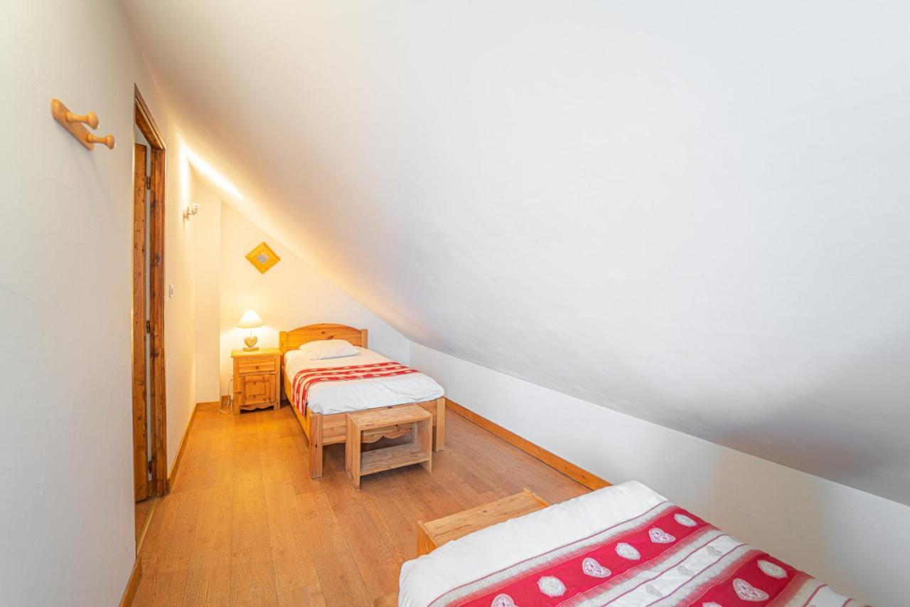 Village De Gites Les Chalets De L'Aubrac อูมอง-ทูบราค ภายนอก รูปภาพ