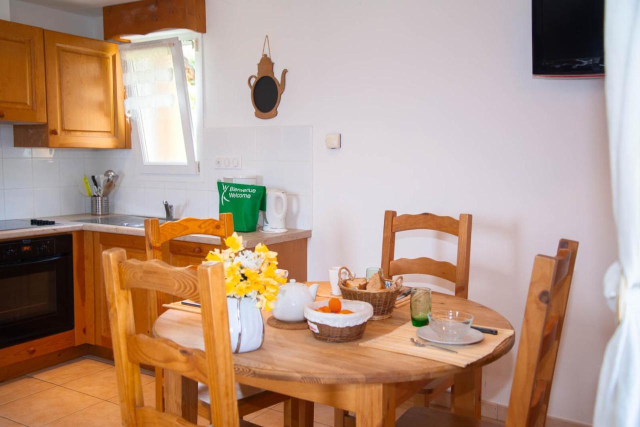 Village De Gites Les Chalets De L'Aubrac อูมอง-ทูบราค ภายนอก รูปภาพ