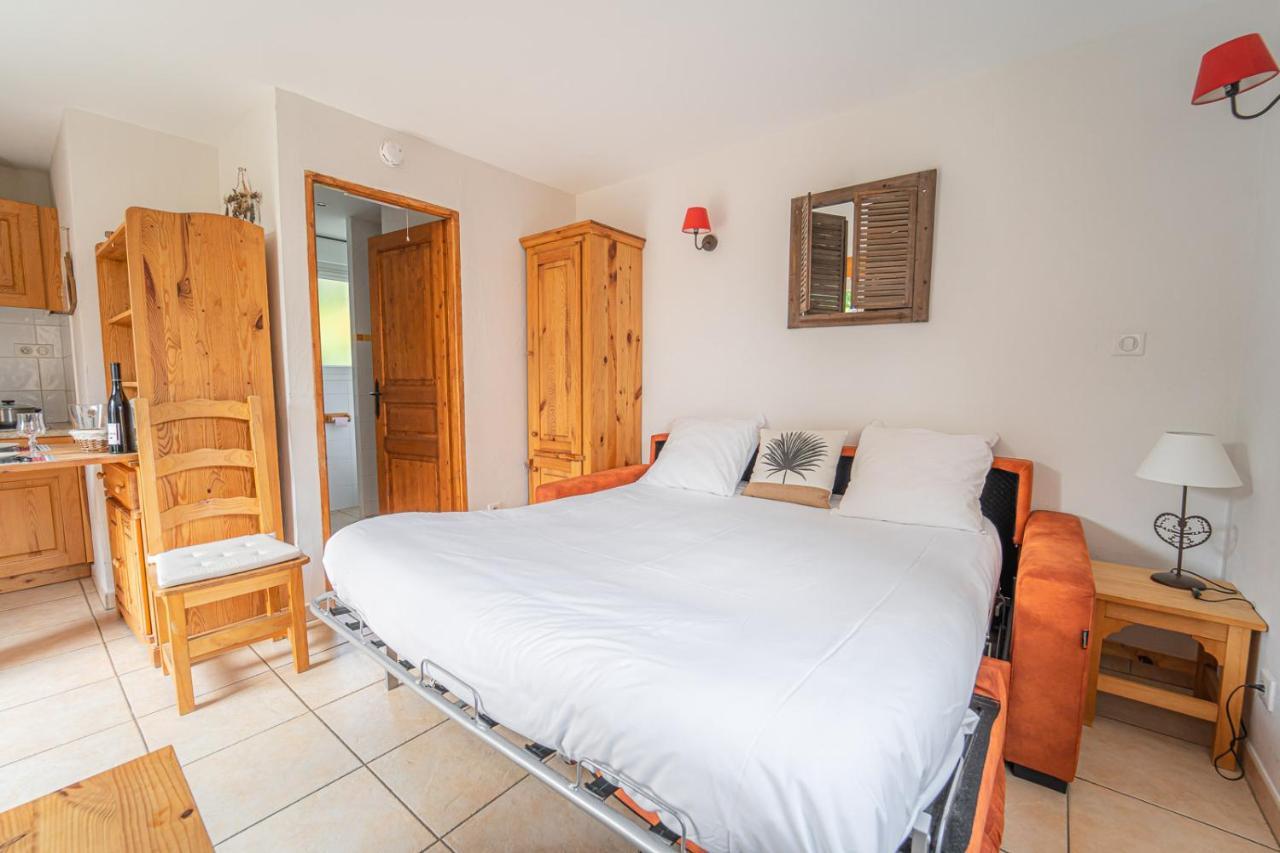 Village De Gites Les Chalets De L'Aubrac อูมอง-ทูบราค ภายนอก รูปภาพ