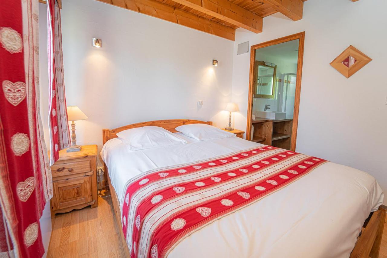 Village De Gites Les Chalets De L'Aubrac อูมอง-ทูบราค ภายนอก รูปภาพ