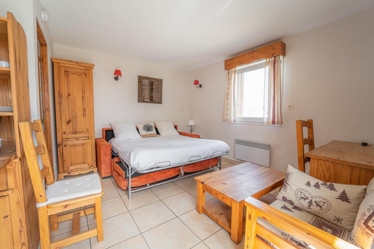 Village De Gites Les Chalets De L'Aubrac อูมอง-ทูบราค ภายนอก รูปภาพ